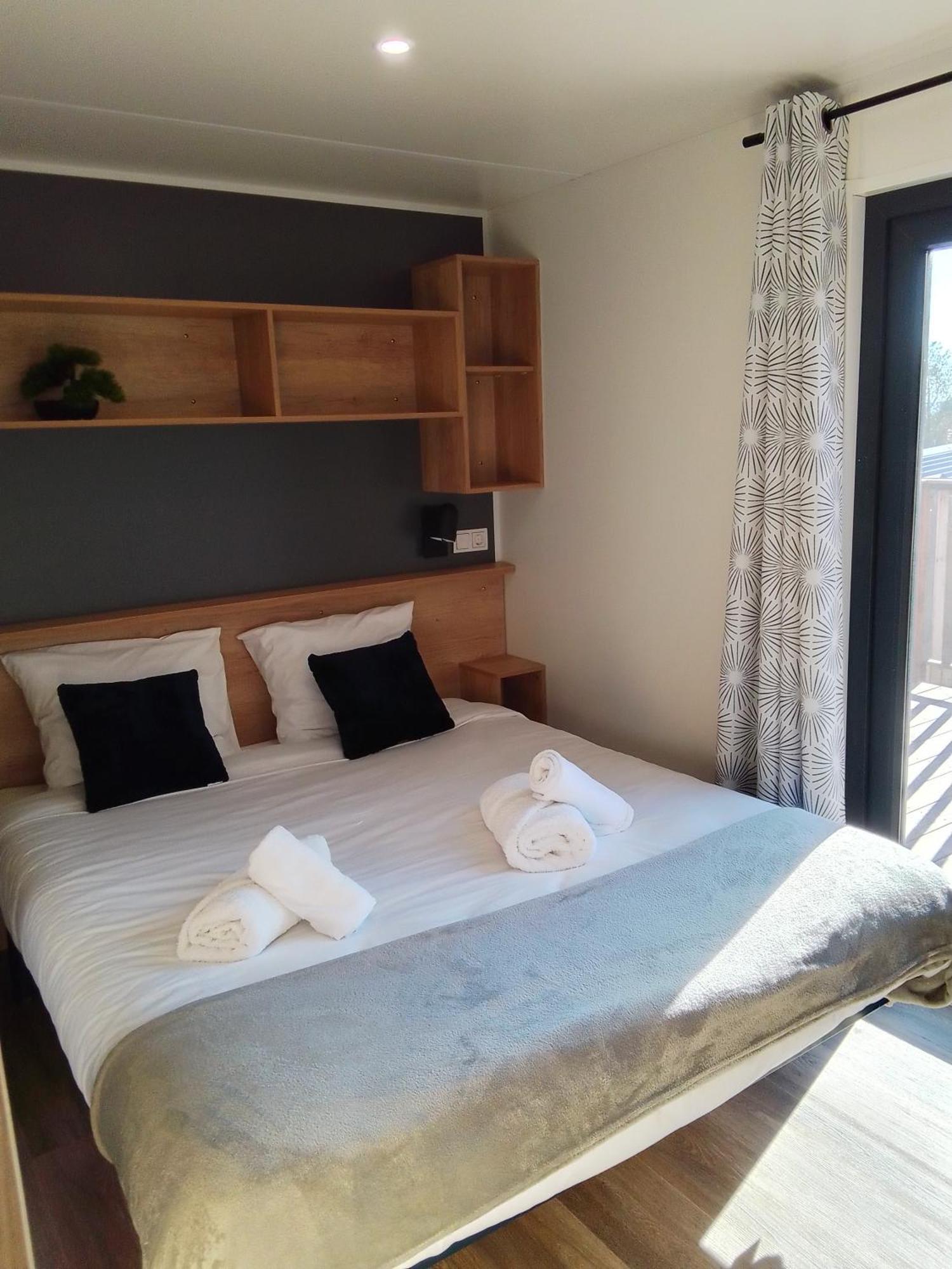 Camping Les Lodges Du Lagon Calvisson Buitenkant foto