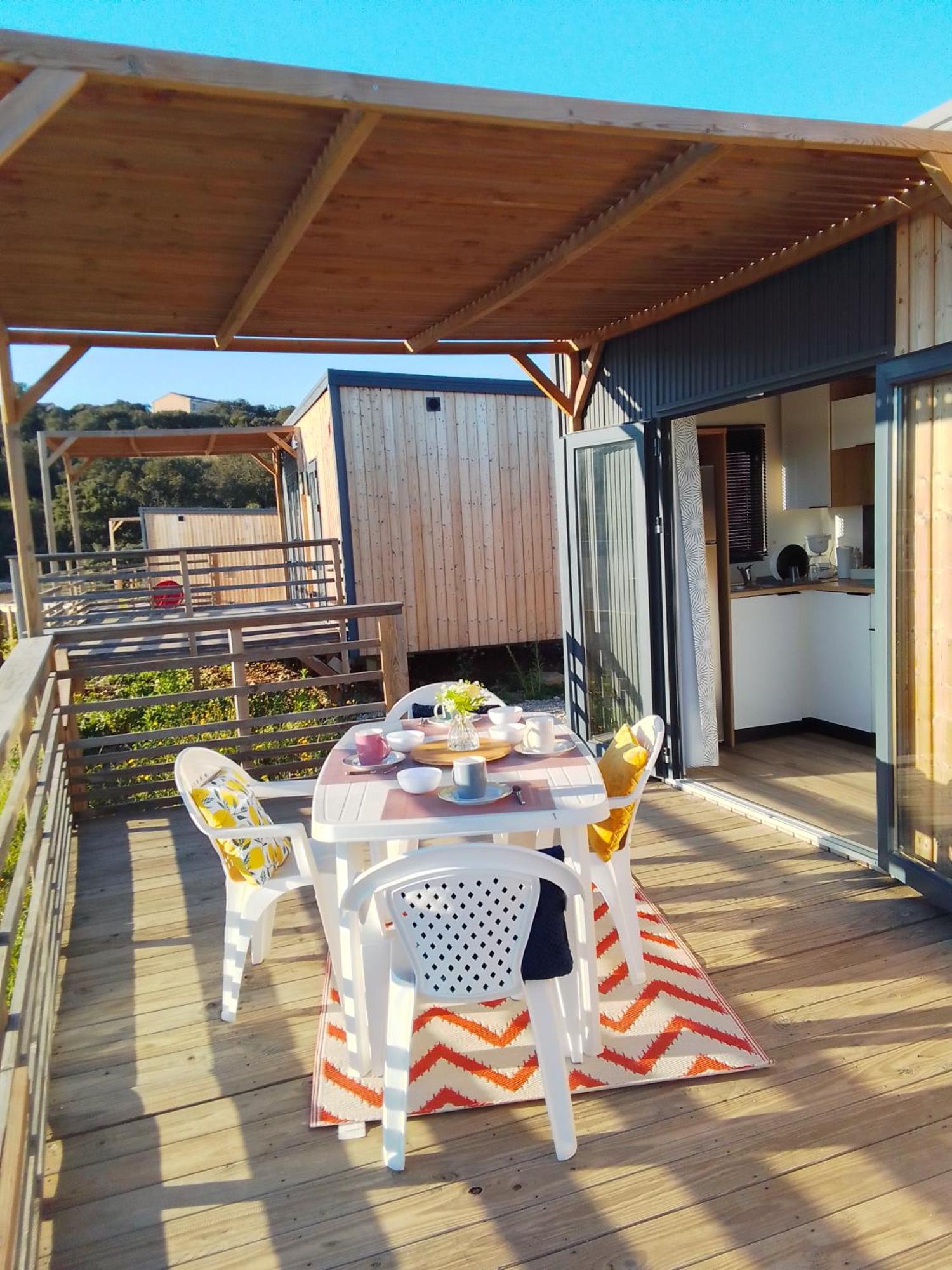 Camping Les Lodges Du Lagon Calvisson Buitenkant foto